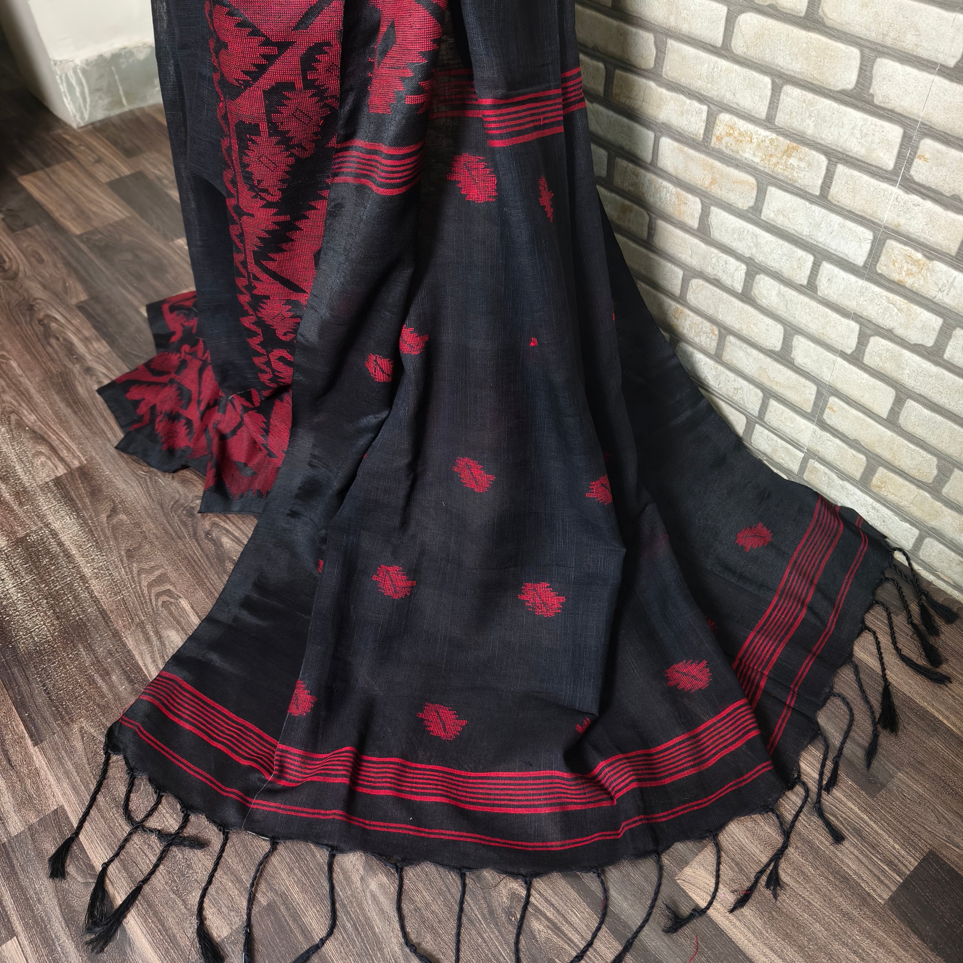 Black Red Jamdani Linen Saree