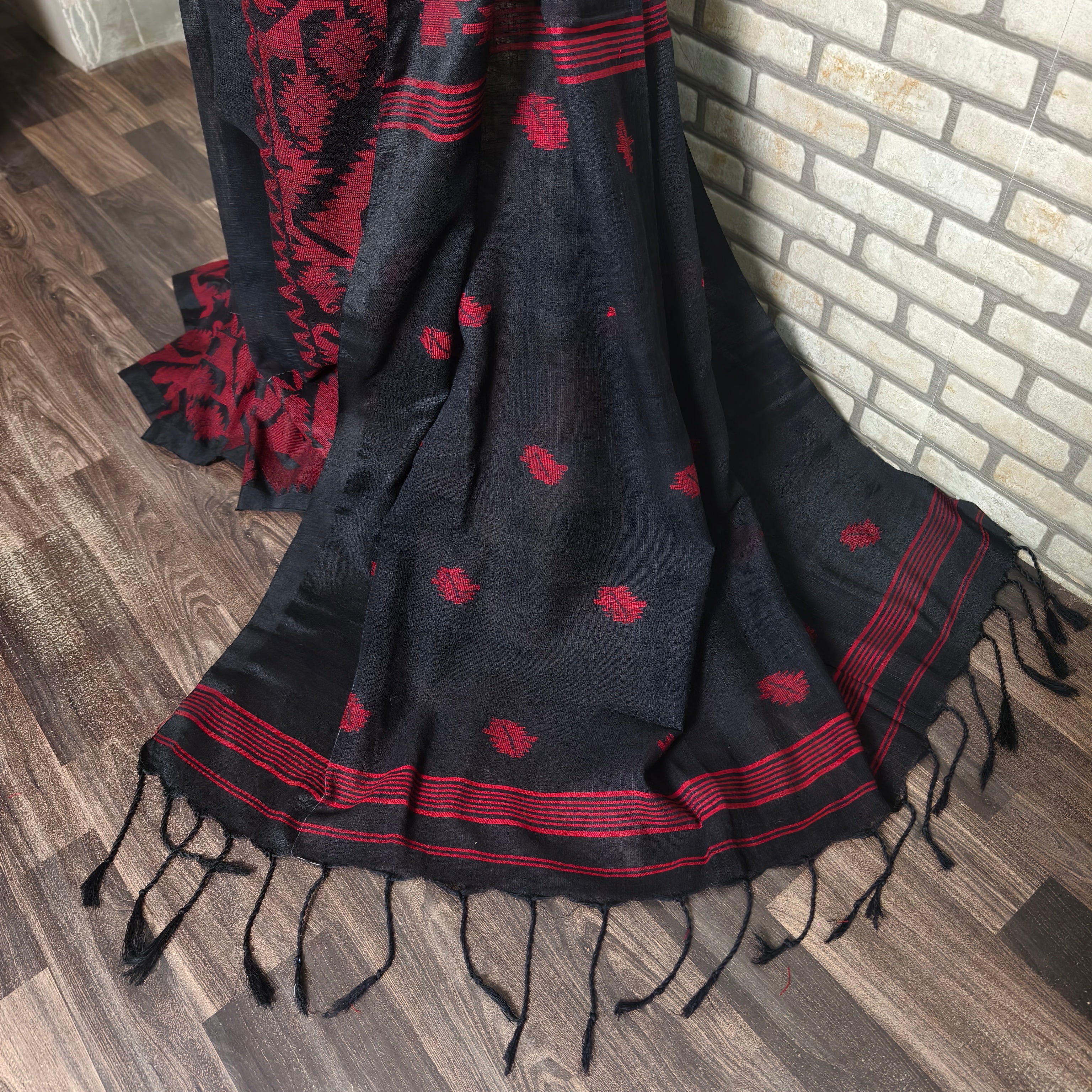 Black Red Jamdani Linen Saree